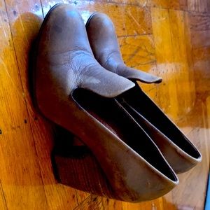 Brown vintage chunky heel loafer pumps